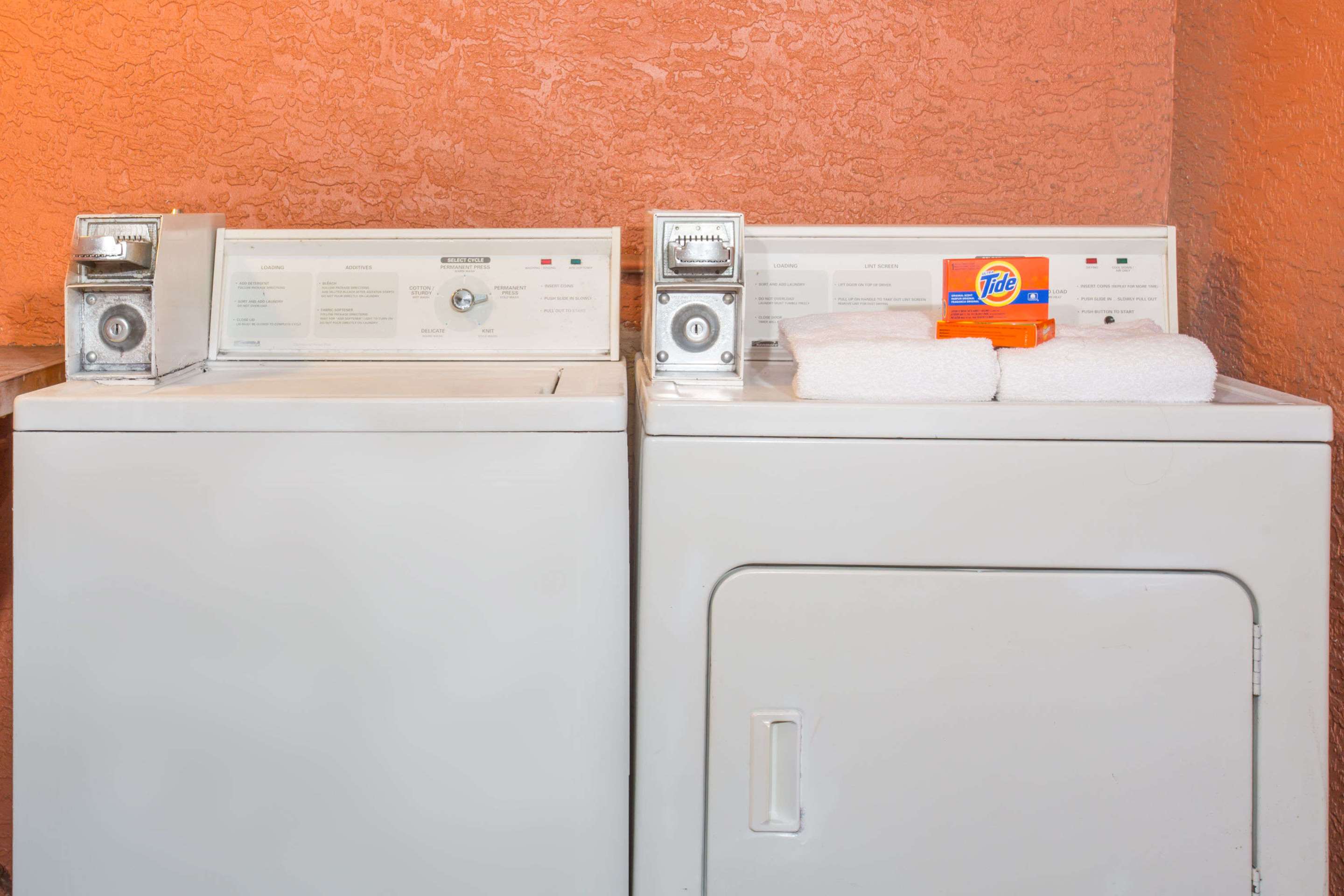 Guest Laundry | Knights Inn Arcadia