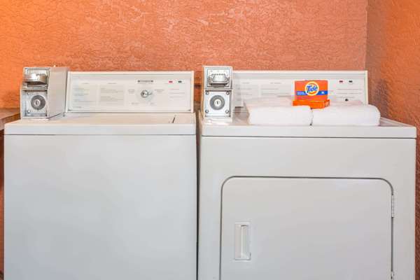  - Knights Inn Arcadia