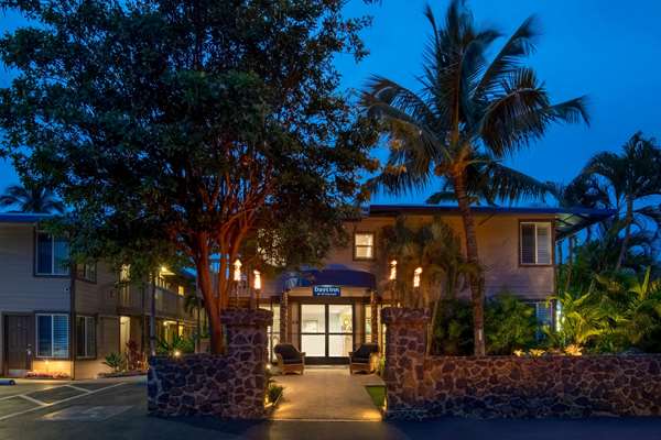 Exterior view - Days Inn Maui Oceanfront Inn Kihei