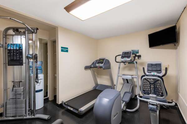 Fitness/ Exercise Room - Days Inn Maui Oceanfront Inn Kihei