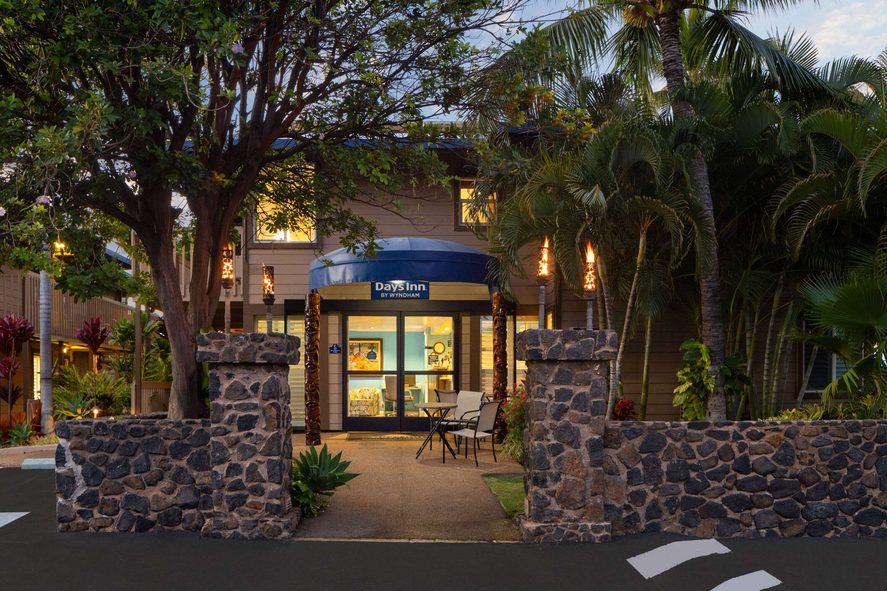 Exterior | Days Inn by Wyndham Maui Oceanfront
