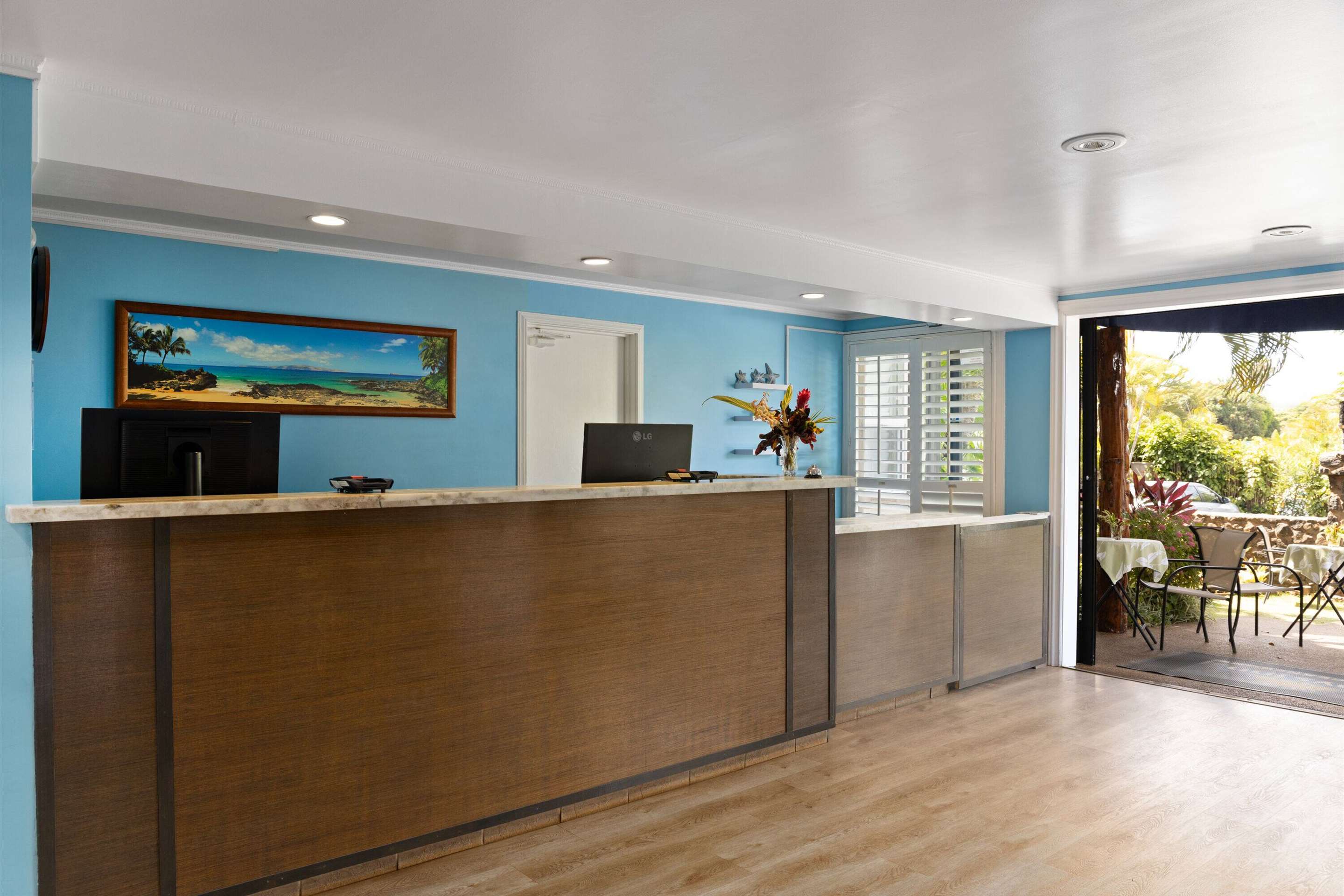 Lobby | Days Inn by Wyndham Maui Oceanfront