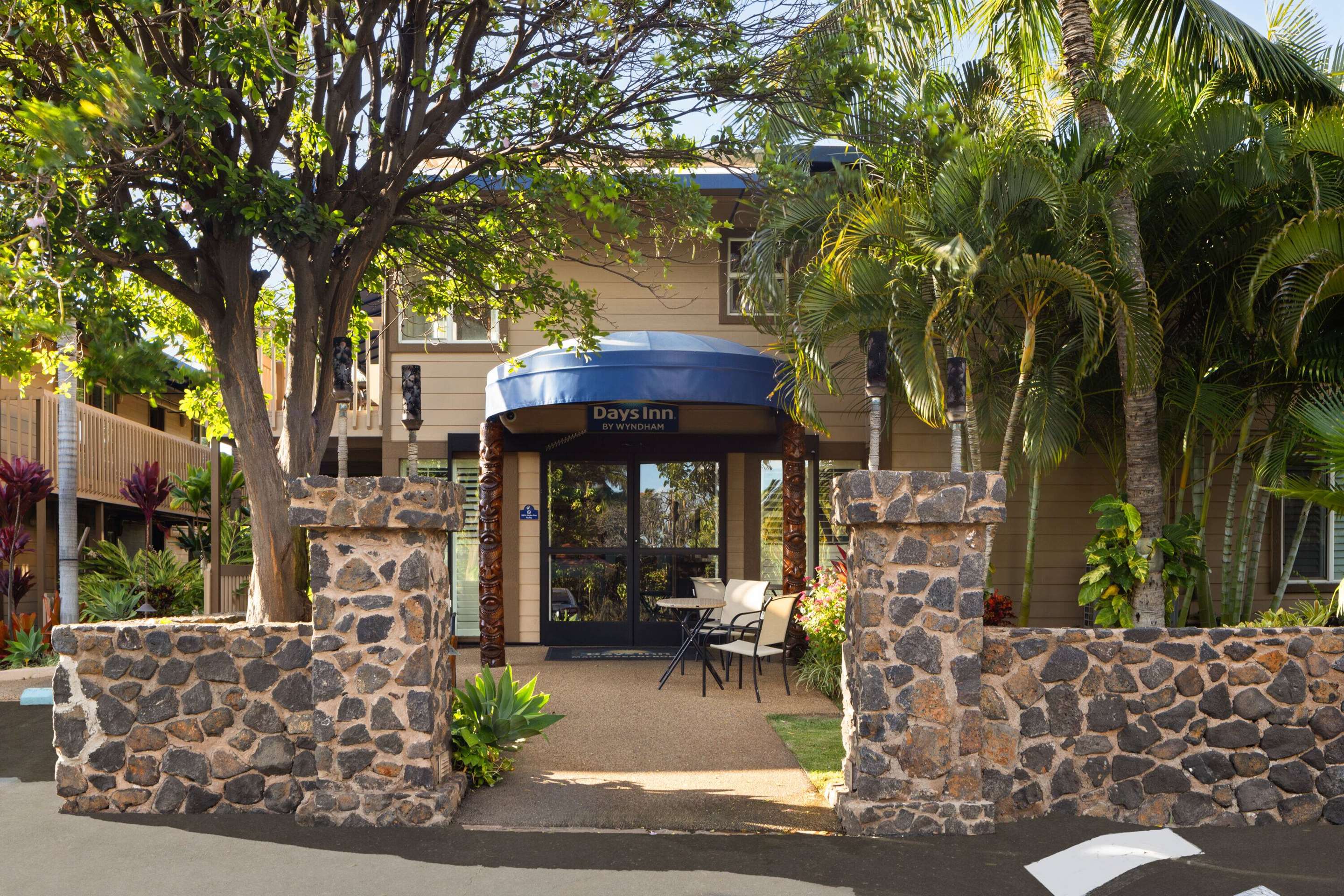 Exterior | Days Inn by Wyndham Maui Oceanfront