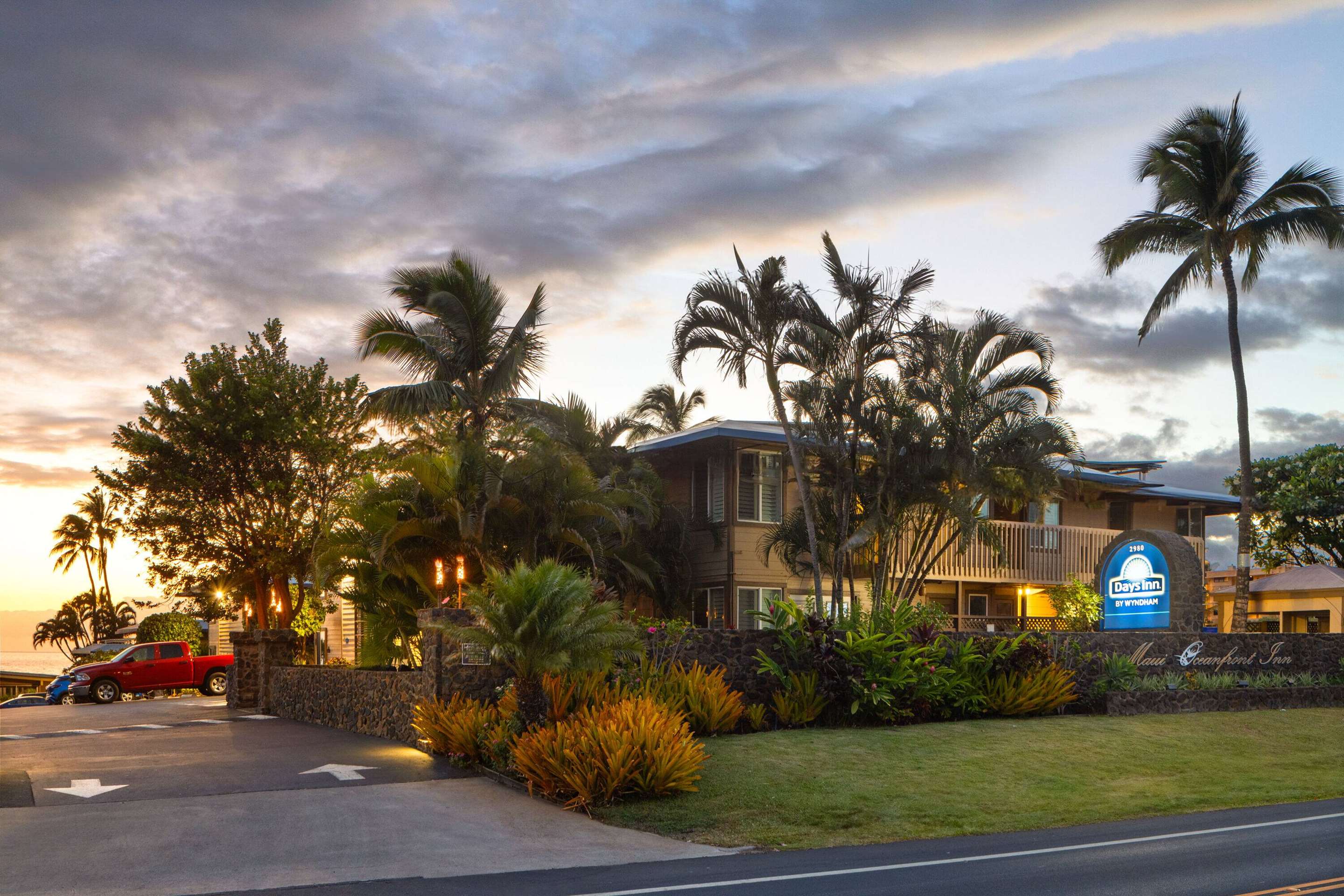 Exterior | Days Inn by Wyndham Maui Oceanfront