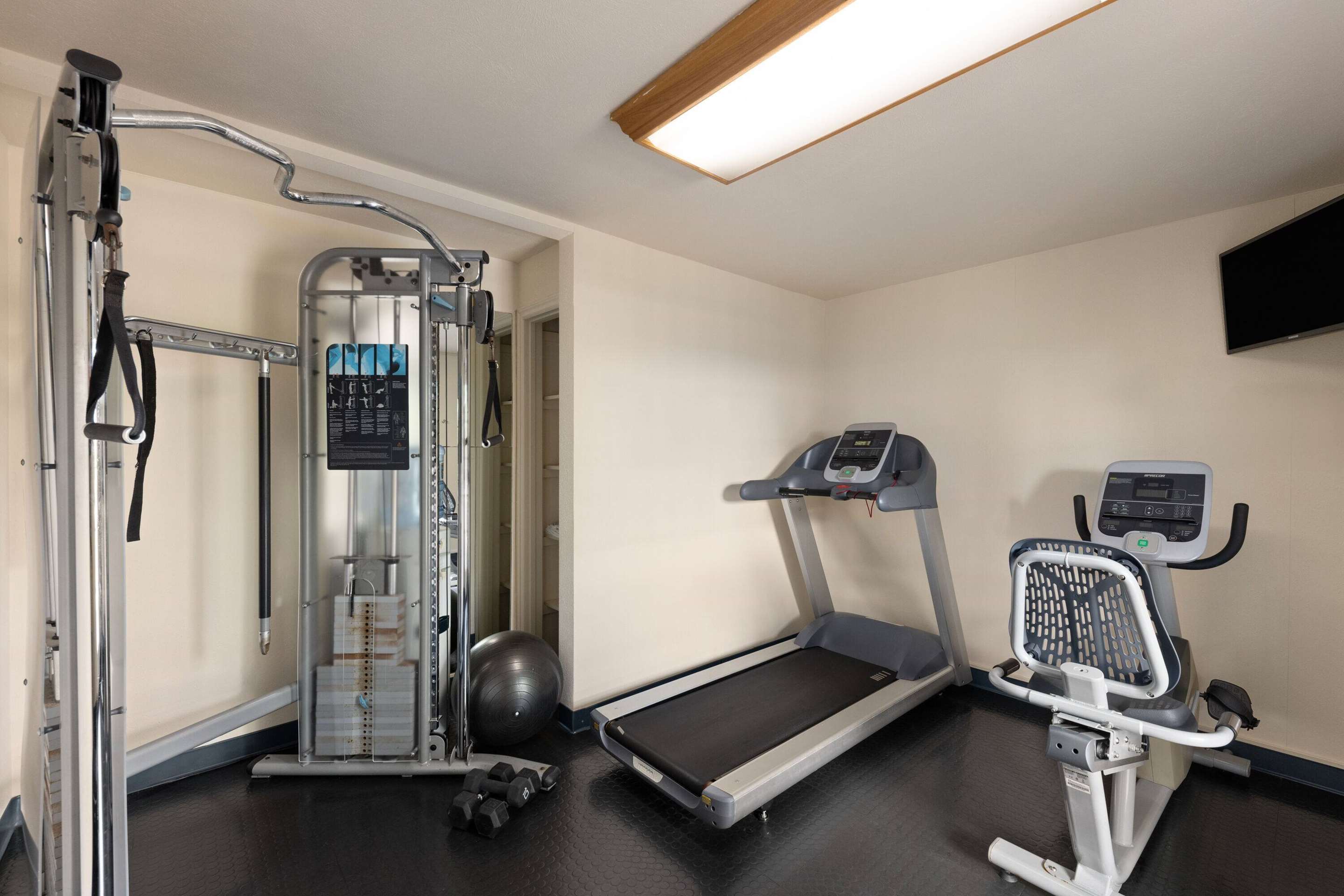 Health club fitness center gym | Days Inn by Wyndham Maui Oceanfront