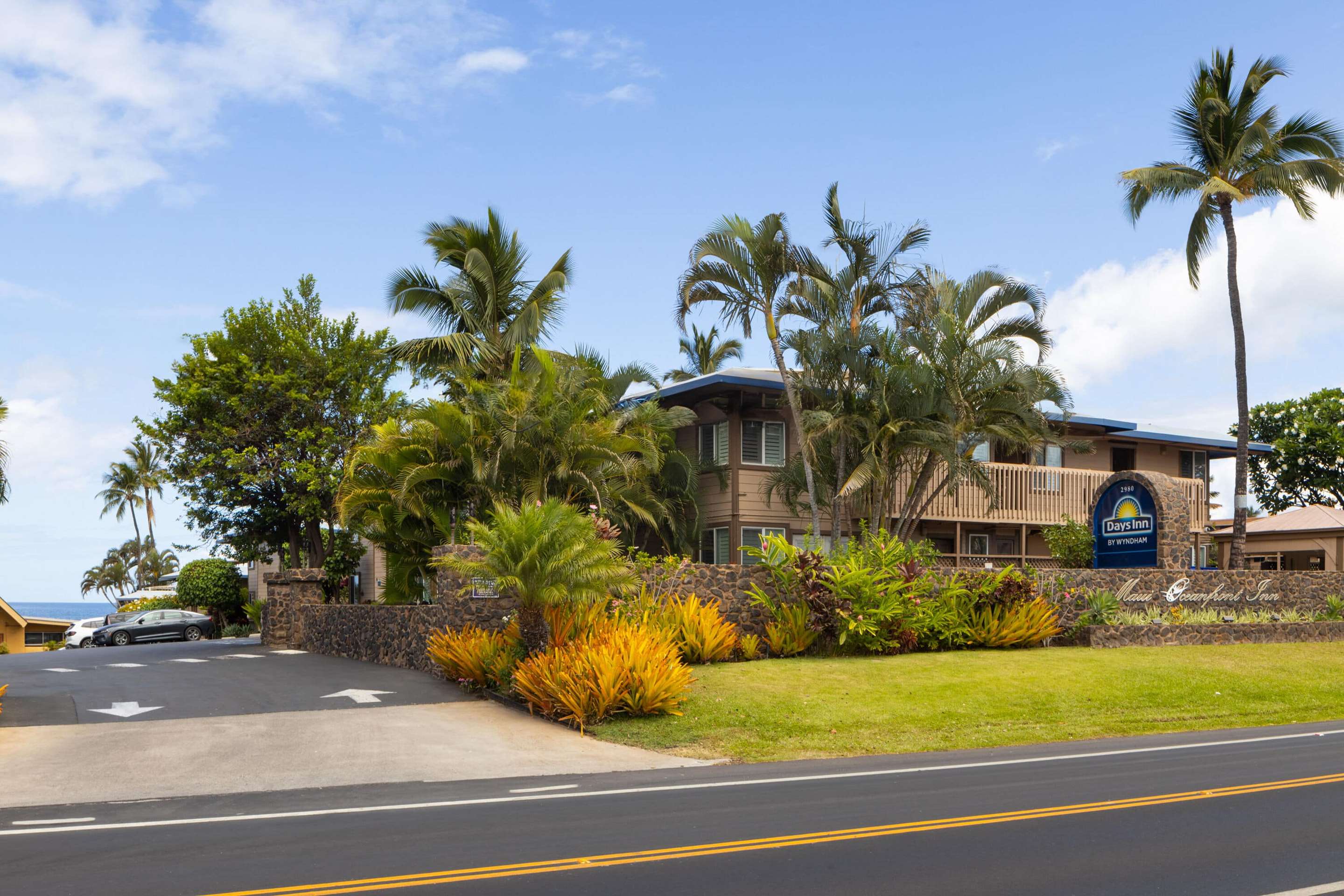 Exterior | Days Inn by Wyndham Maui Oceanfront