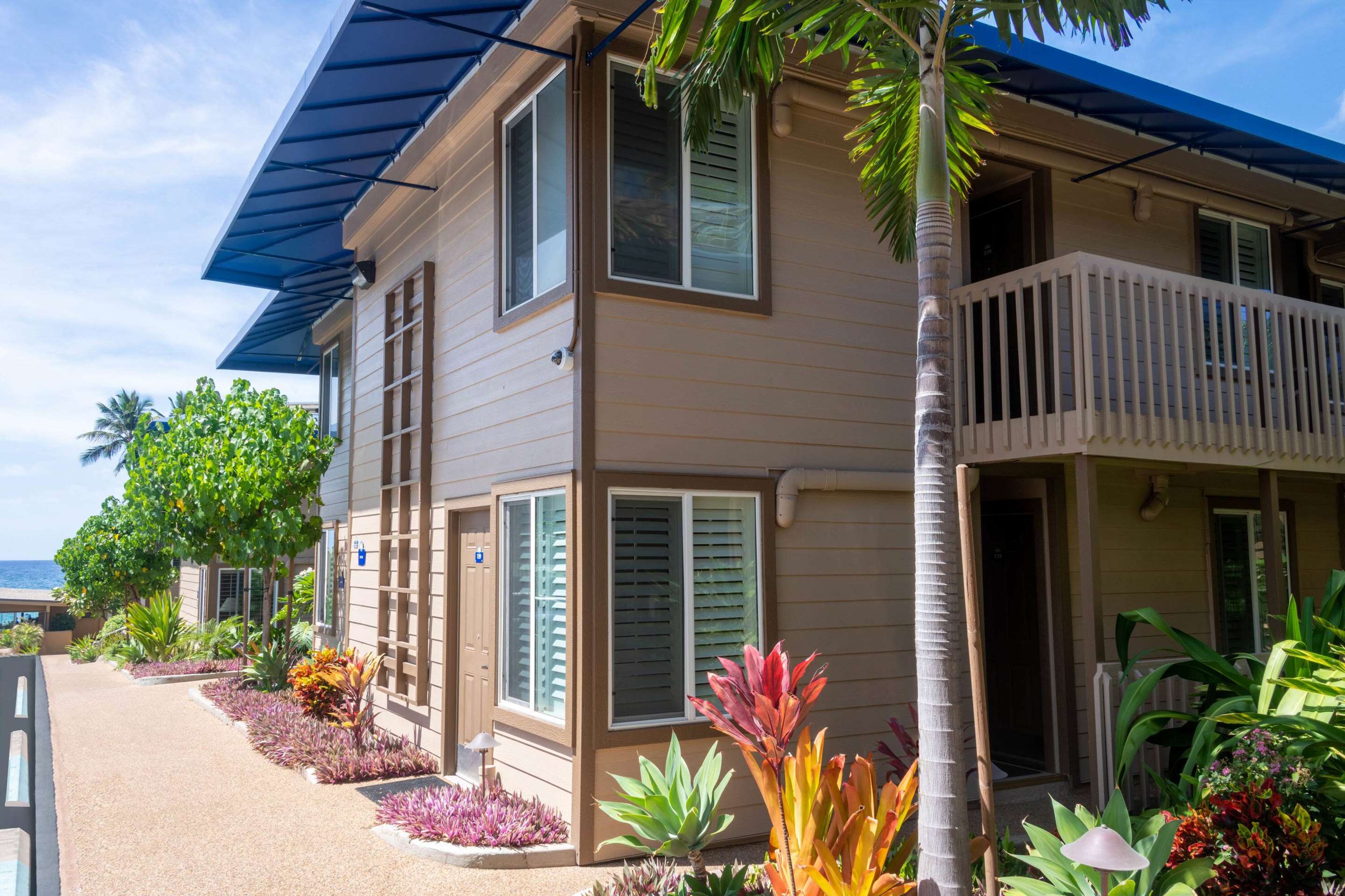 Exterior | Days Inn by Wyndham Maui Oceanfront