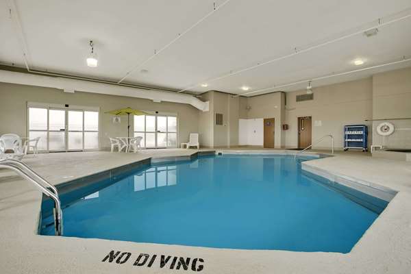 Pool - Baymont Inn & Suites Haubstadt - I-64, Exit 25B