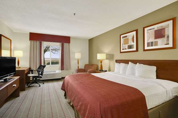  - Baymont Inn & Suites Haubstadt - I-64, Exit 25B