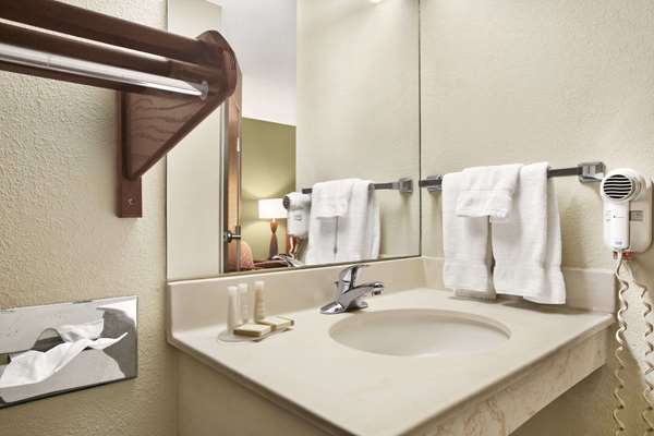  - Baymont Inn & Suites Haubstadt - I-64, Exit 25B