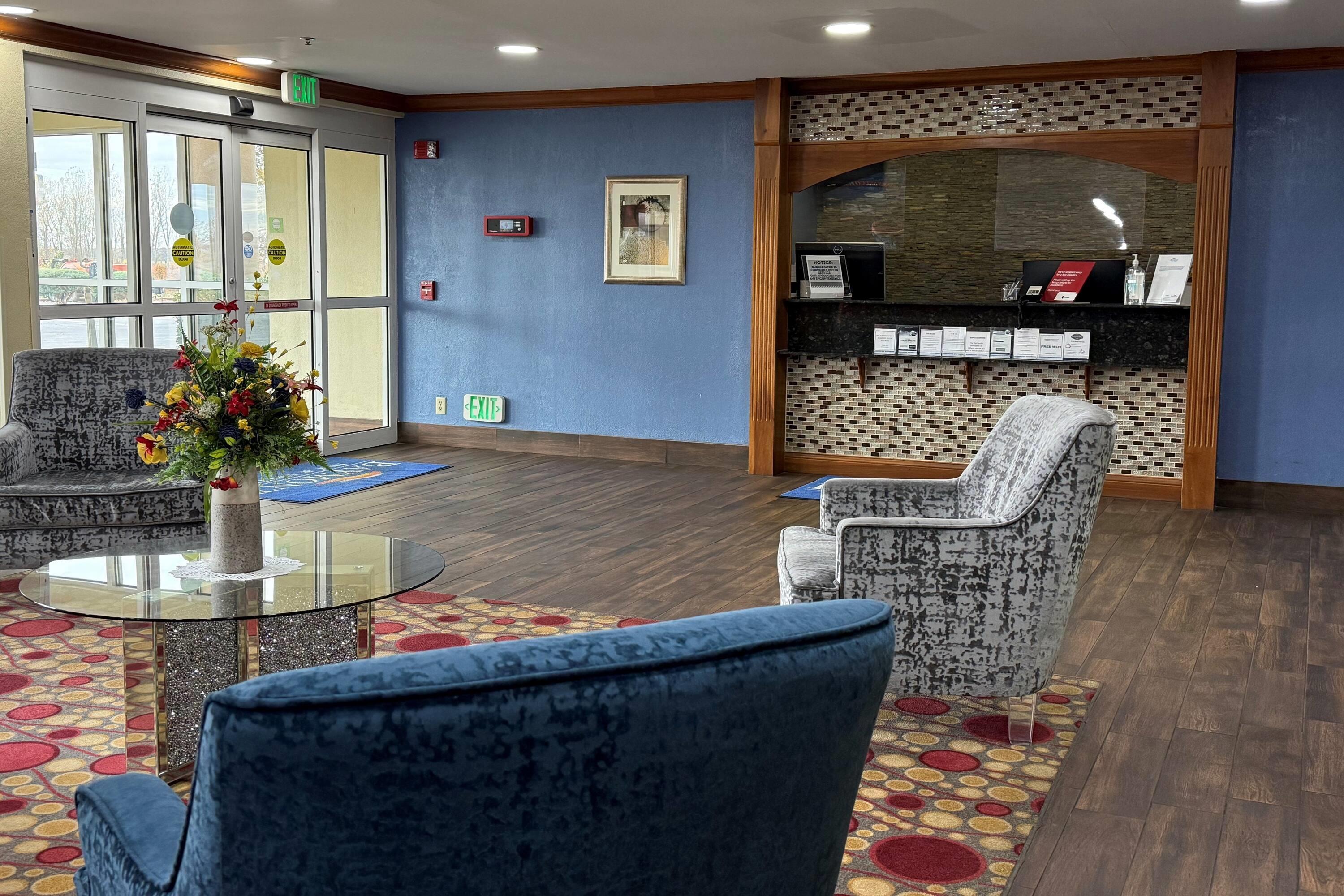 Lobby | Baymont by Wyndham Evansville North/Haubstadt