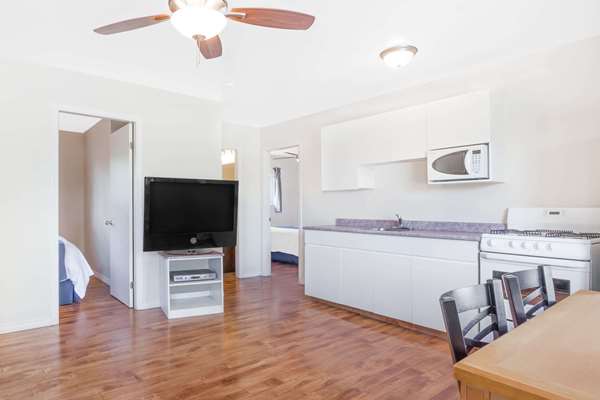 Suite - Knights Inn Merritt