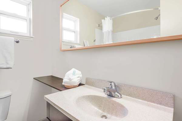  - Knights Inn Merritt