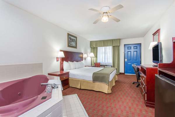  - Baymont Inn & Suites Manning - I-95, Exit 119