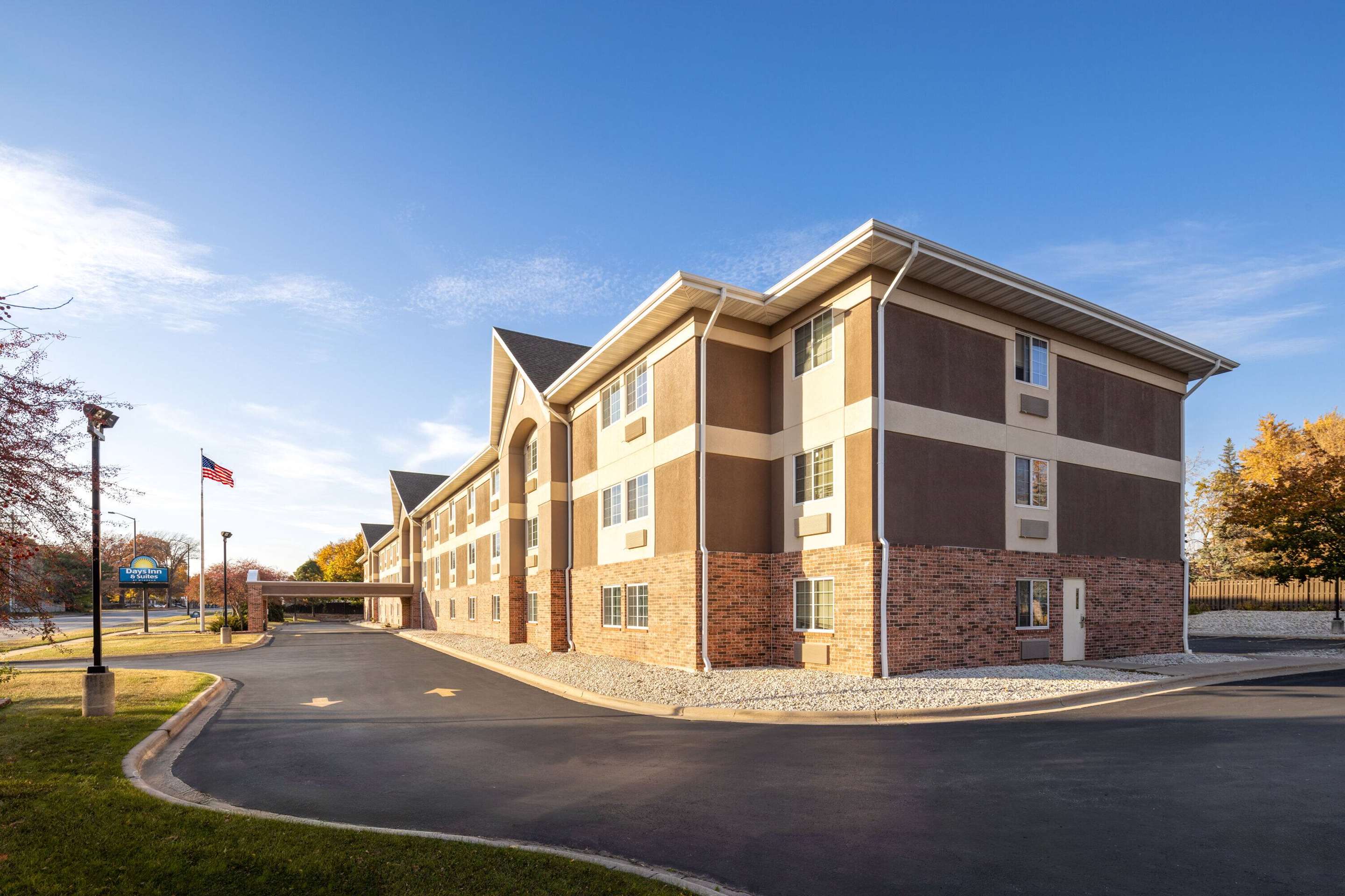Exterior | Days Inn & Suites by Wyndham Green Bay WI.