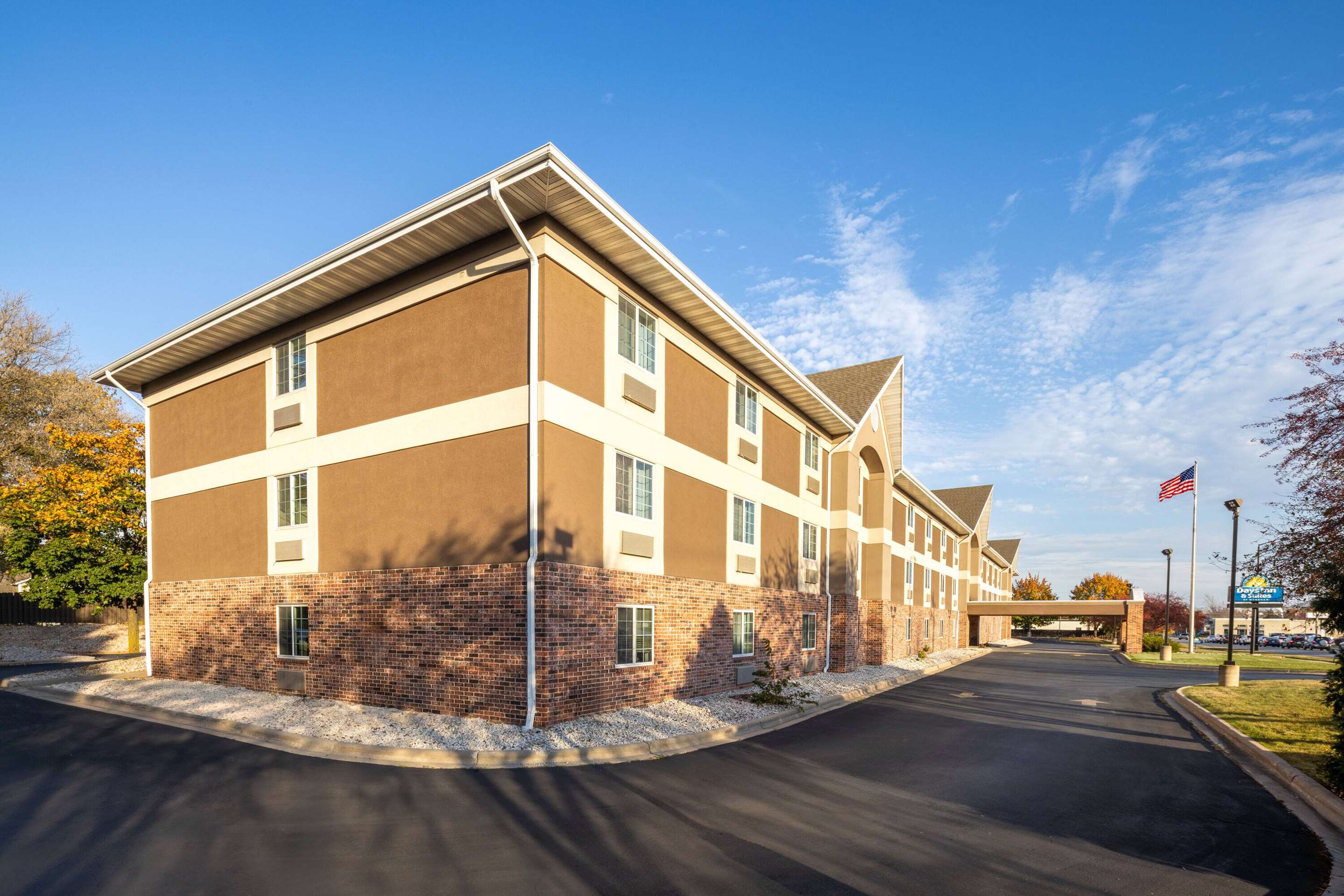 Exterior | Days Inn & Suites by Wyndham Green Bay WI.