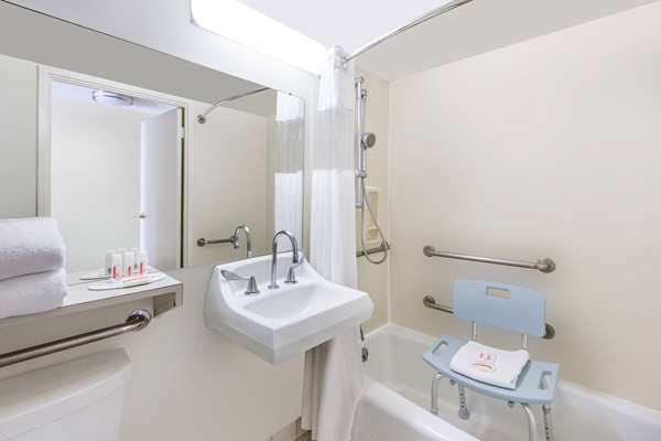  - Ramada Plaza Hotel Waikiki Honolulu