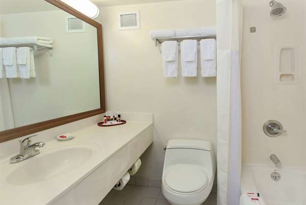  - Ramada Plaza Hotel Waikiki Honolulu