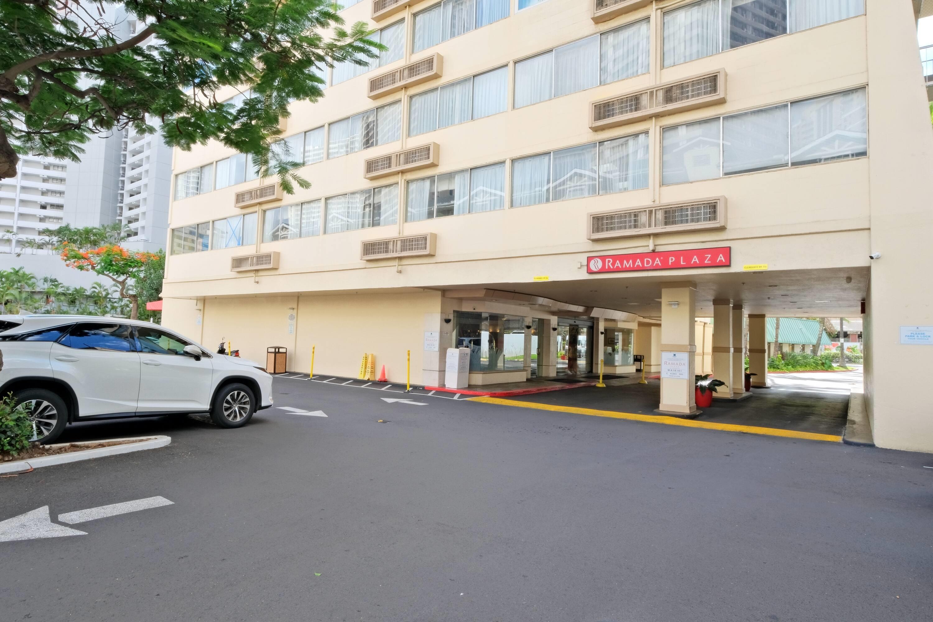 Exterior | Ramada Plaza by Wyndham Waikiki