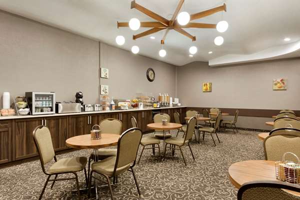 Restaurant - Travelodge Lethbridge