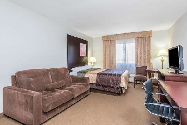 Suite - Super 8 Hotel Innisfail