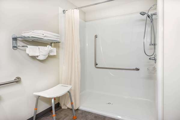  - Super 8 Hotel Innisfail