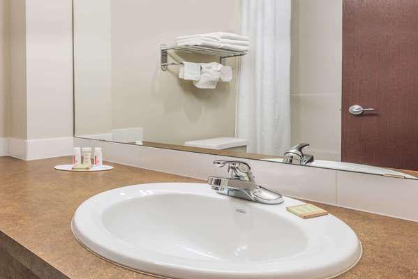  - Super 8 Hotel Innisfail