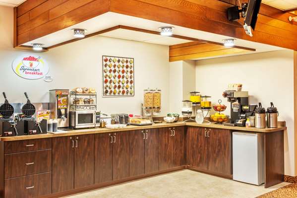  - Super 8 Hotel Innisfail