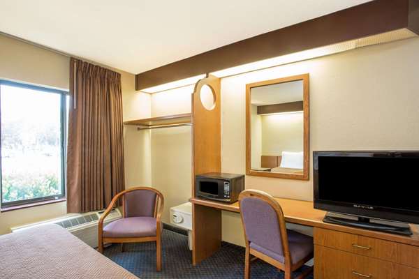  - Travelodge Airport Fort Myers - I-75, Exit 131