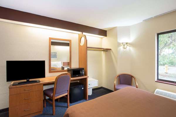  - Travelodge Airport Fort Myers - I-75, Exit 131