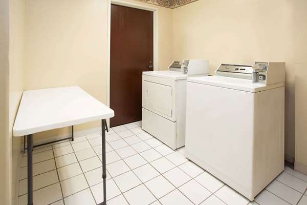  - Travelodge Airport Fort Myers - I-75, Exit 131