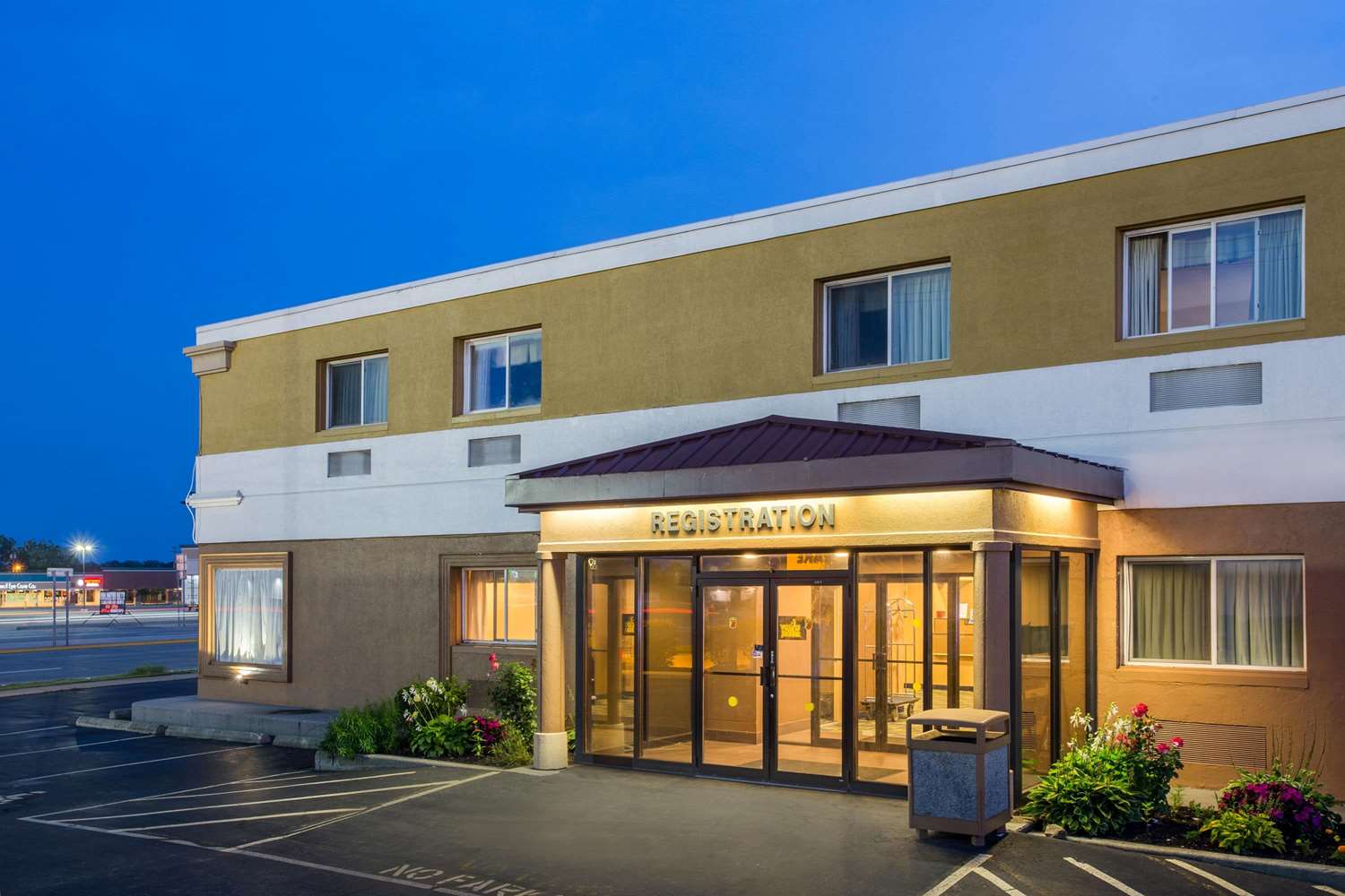 Super 8 Hotel Buffalo Airport Williamsville Ny See S Exterior View Super 8 Hotel Buffalo Airport Williamsville