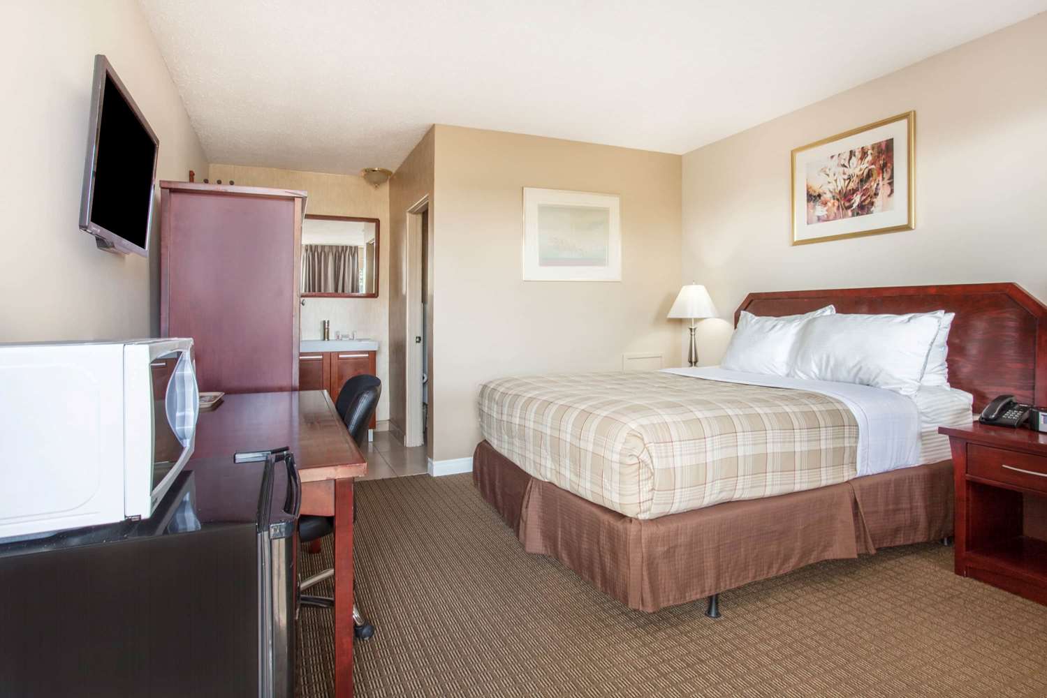 Howard Johnson Inn Kingston, ON See Discounts