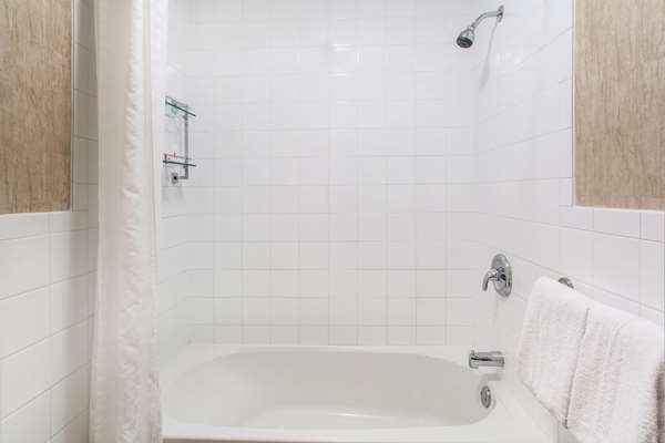  - Howard Johnson Inn Kingston