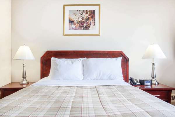  - Howard Johnson Inn Kingston