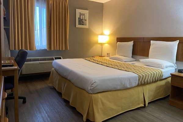  - Travelodge Inn & Suites Albany - I-87, Exit 2