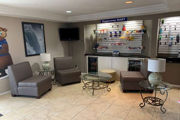  - Travelodge Inn & Suites Albany - I-87, Exit 2