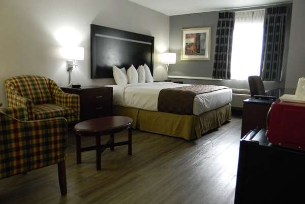  - Travelodge Inn & Suites Albany - I-87, Exit 2