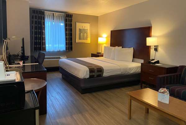  - Travelodge Inn & Suites Albany - I-87, Exit 2