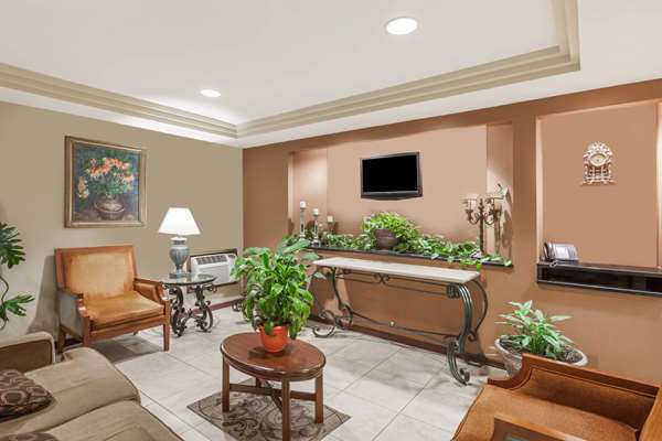  - Travelodge Inn & Suites Albany - I-87, Exit 2