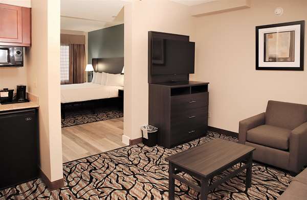 Suite - Baymont Inn & Suites Jackson - I-55, Exits 102 & 102A