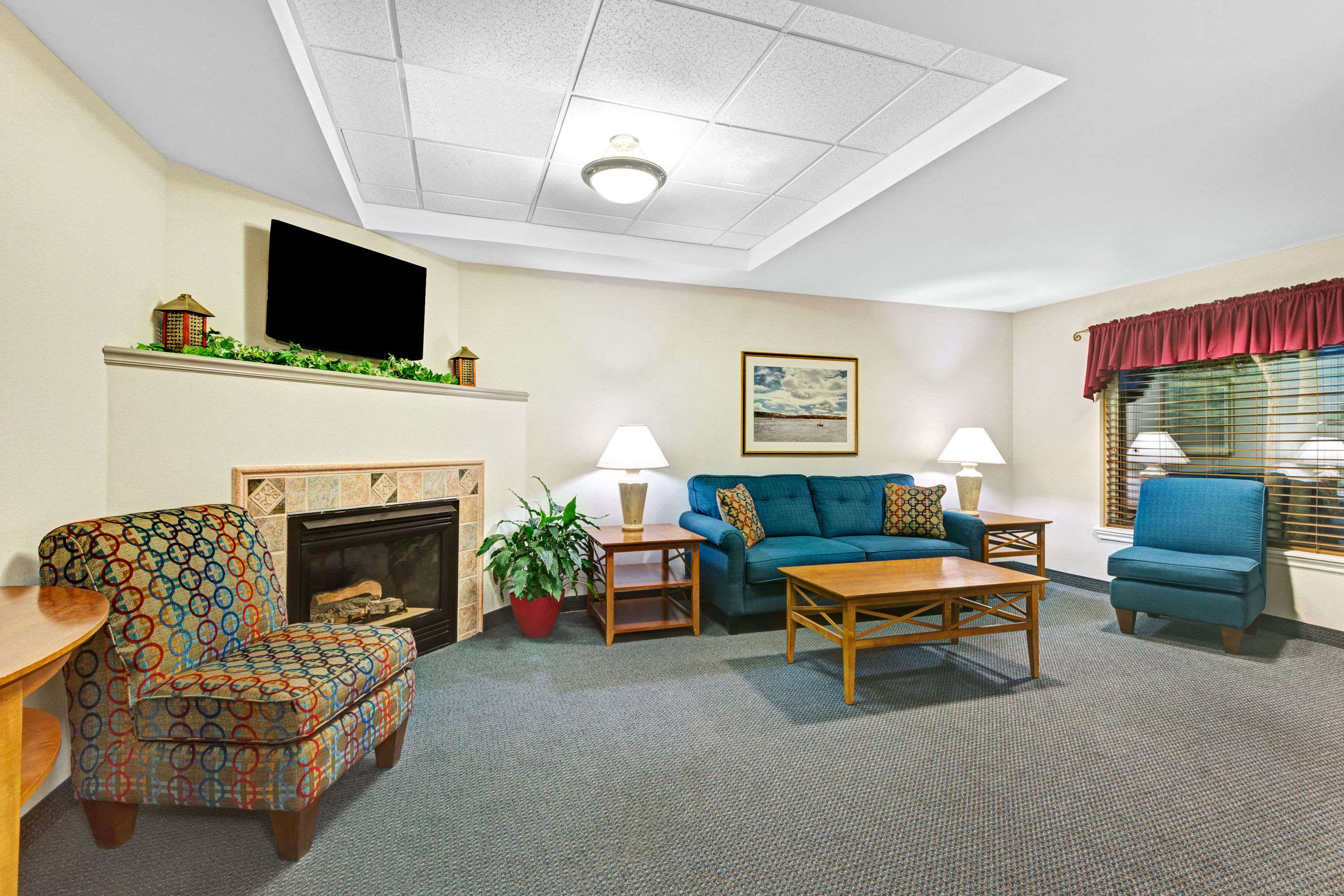 Lobby | Ramada by Wyndham Saco/Old Orchard Beach Area