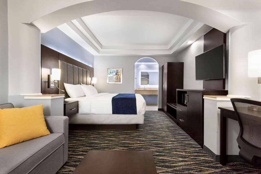 DAYS INN AND SUITES HOUSTON HO-guestroom-Guest Room,On-Site.jpg
