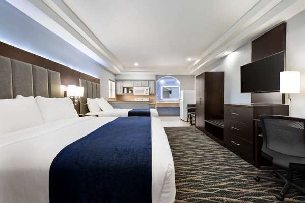 Suite - Days Inn & Suites Hobby Airport Houston - I-45, Exit 36