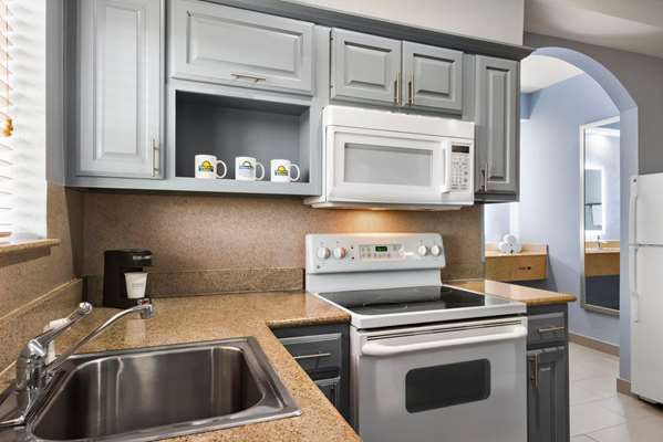 Suite - Days Inn & Suites Hobby Airport Houston - I-45, Exit 36