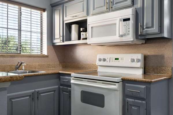 Suite - Days Inn & Suites Hobby Airport Houston - I-45, Exit 36