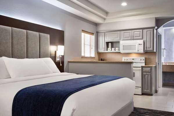 Suite - Days Inn & Suites Hobby Airport Houston - I-45, Exit 36