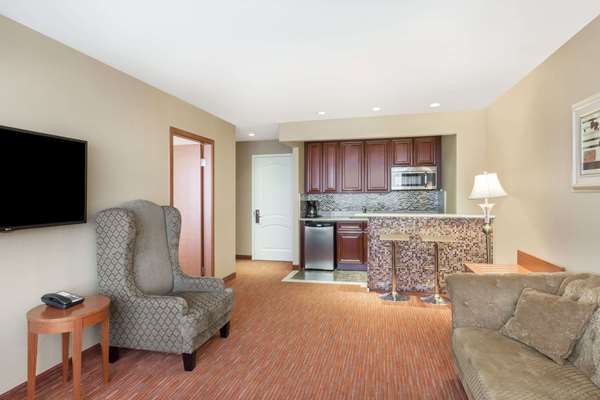 Suite - Ramada Hotel Flushing