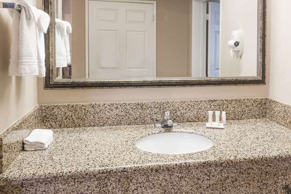  - Howard Johnson Inn Pasadena