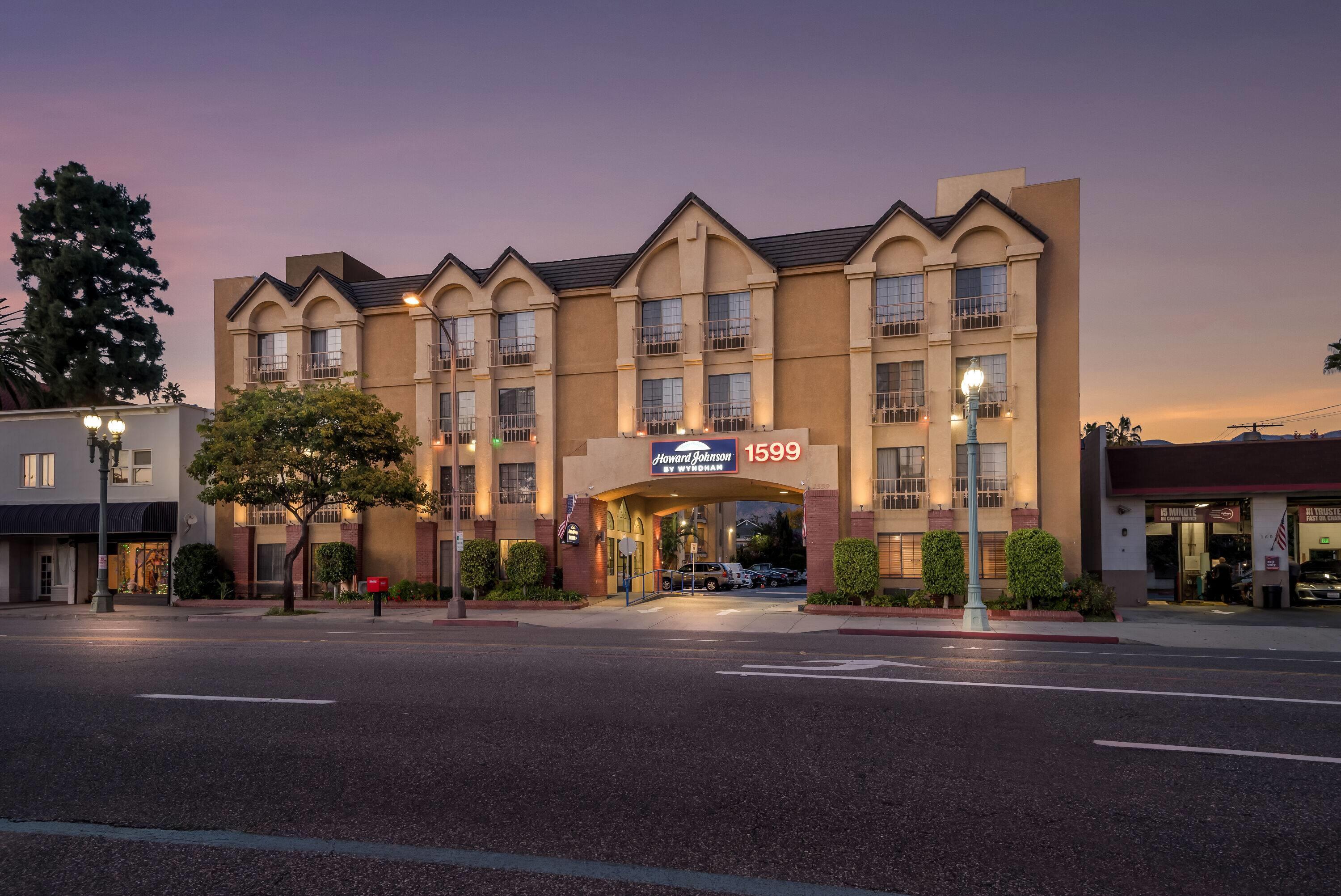 Exterior | Howard Johnson by Wyndham Pasadena